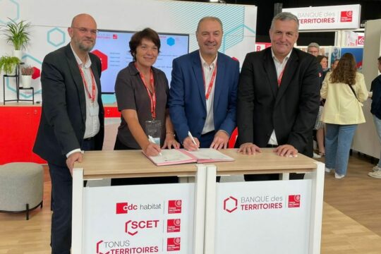 Signature de contrat de prêt avec le Groupe Caisse des Dépôts