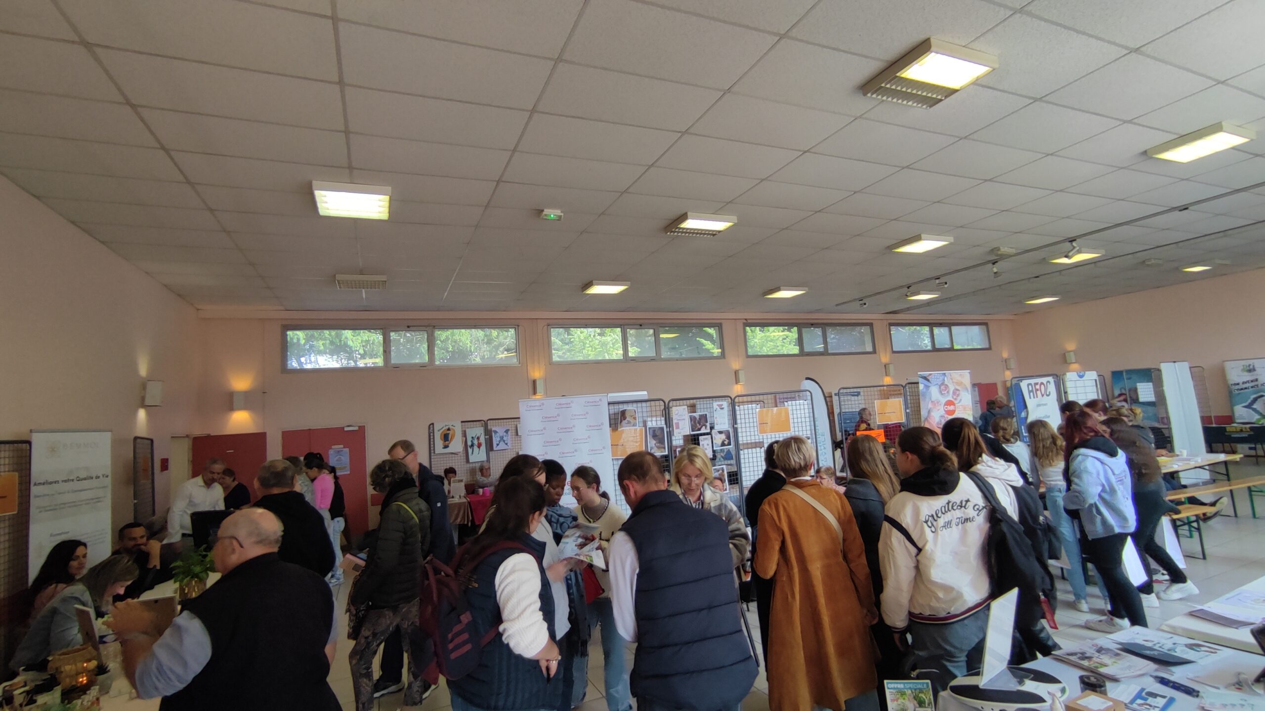 Forum seniors et aidants. conseils et informations. Logements adaptés. OPAL. Accompagnement social