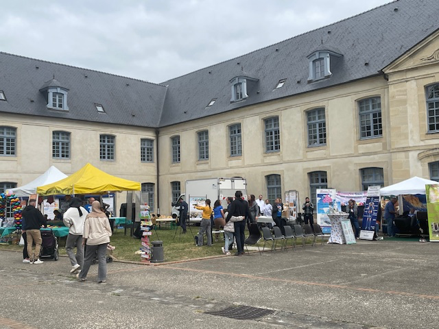 Forum famille. Gestion du quotidien. Logement. Accompagnement social.