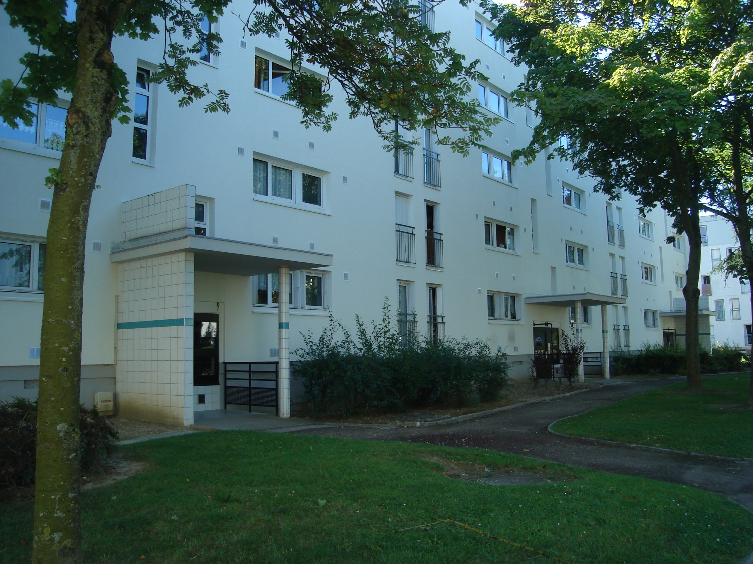 LAON, 02000