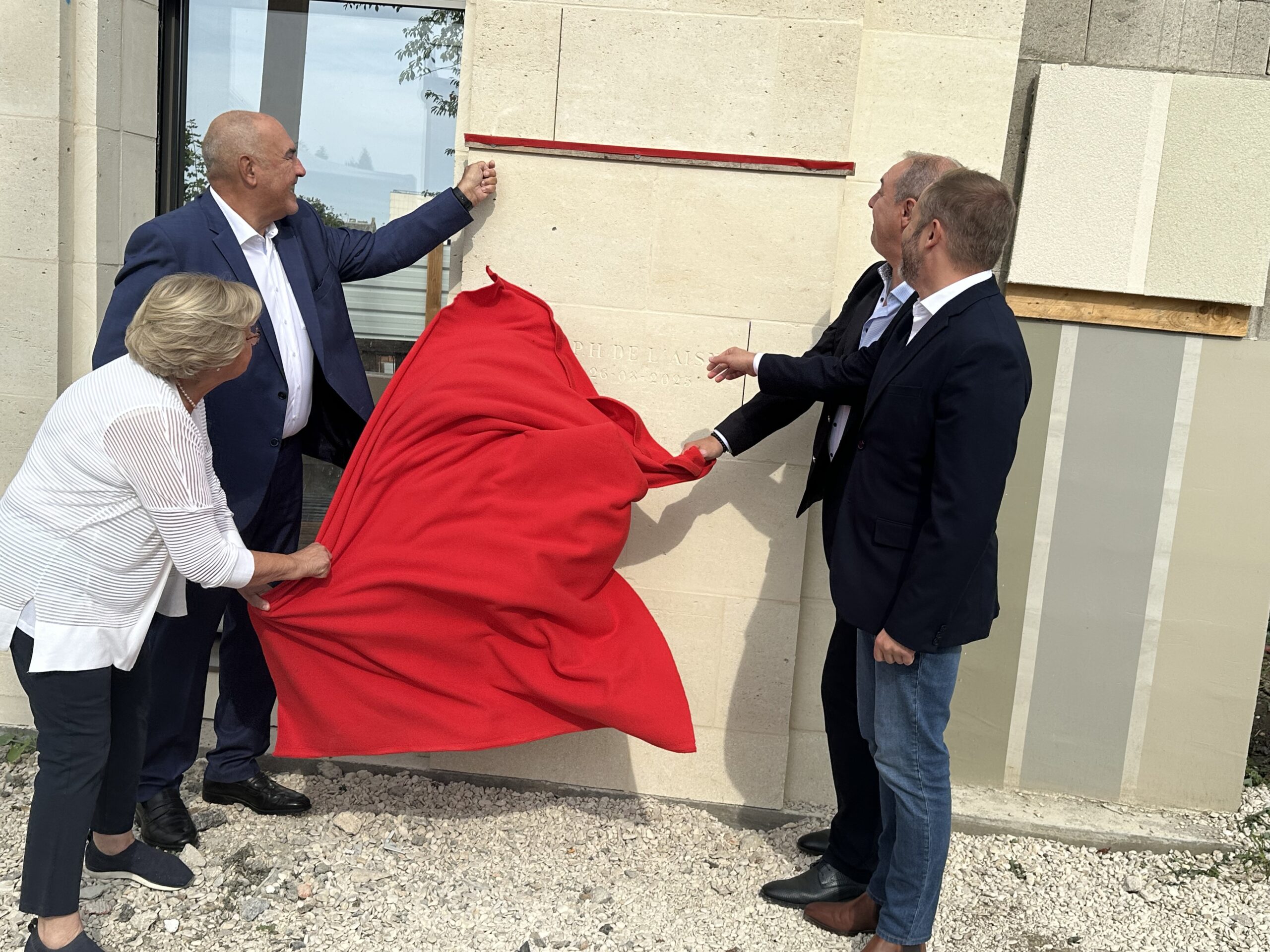Pose premiere pierre rue de Belleu à Soissons