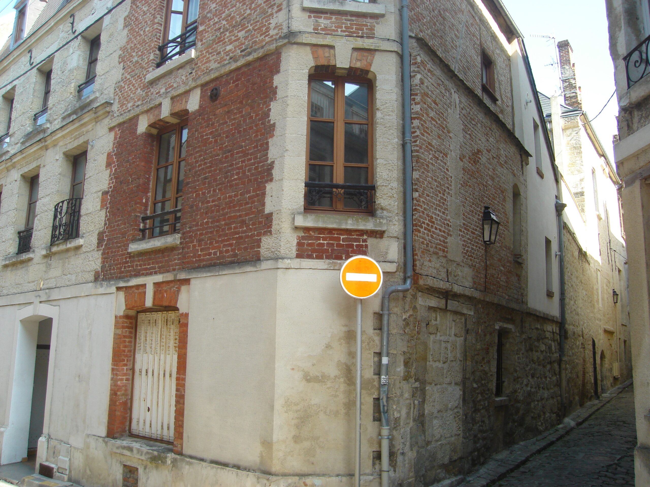 LAON, 02000 LAON, 02000