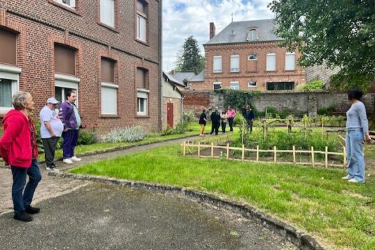 Jardin partagé à Sains-Richaumont : les locataires cultivent le lien social