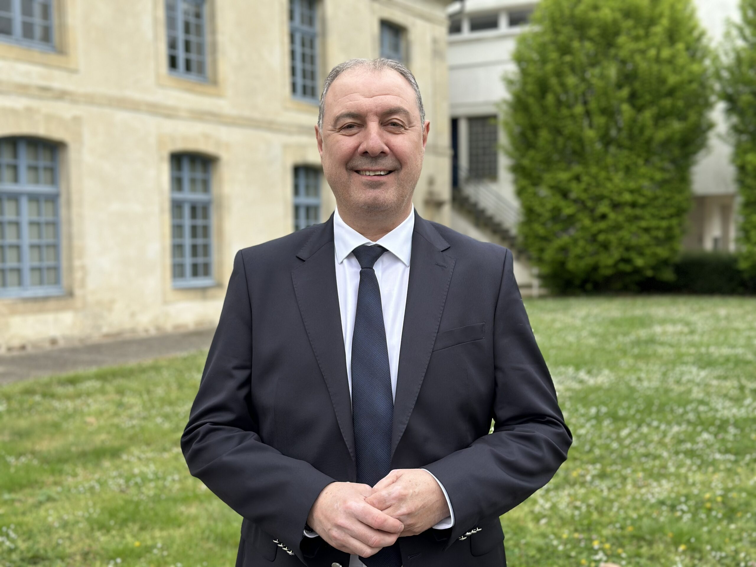 Le logement n’a pas besoin de slogans. Il a besoin d’actes. Réaction politique du logement. Moderniser les logements. lutter contre la chaleur. Réhabiliter